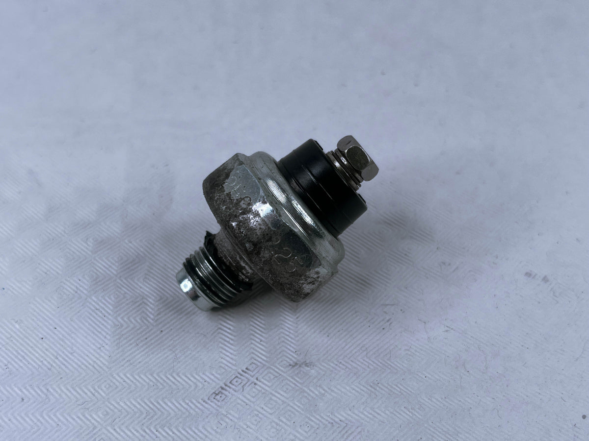 Honda CBR1100XX Super Blackbird Motor Engine Oil Pressure Sensor Switch OEM used 2004