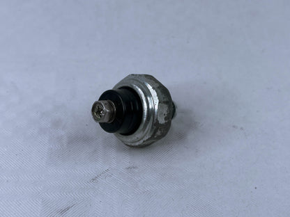Honda CBR1100XX Super Blackbird Motor Engine Oil Pressure Sensor Switch OEM used 2004