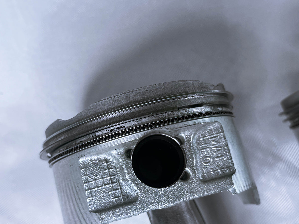 Honda CBR1100XX Super Blackbird Motor Engine Pistons Con Rods OEM Used 2004