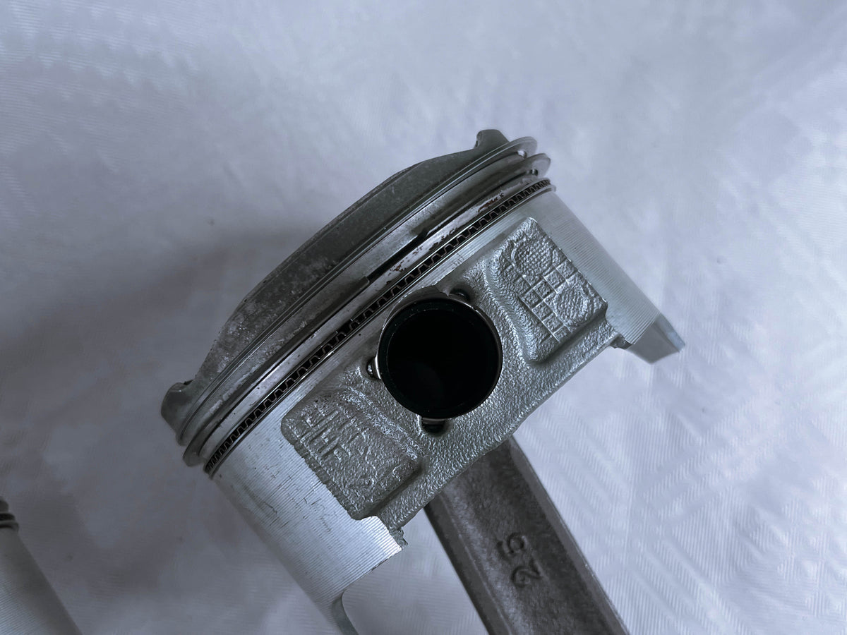 Honda CBR1100XX Super Blackbird Motor Engine Pistons Con Rods OEM Used 2004