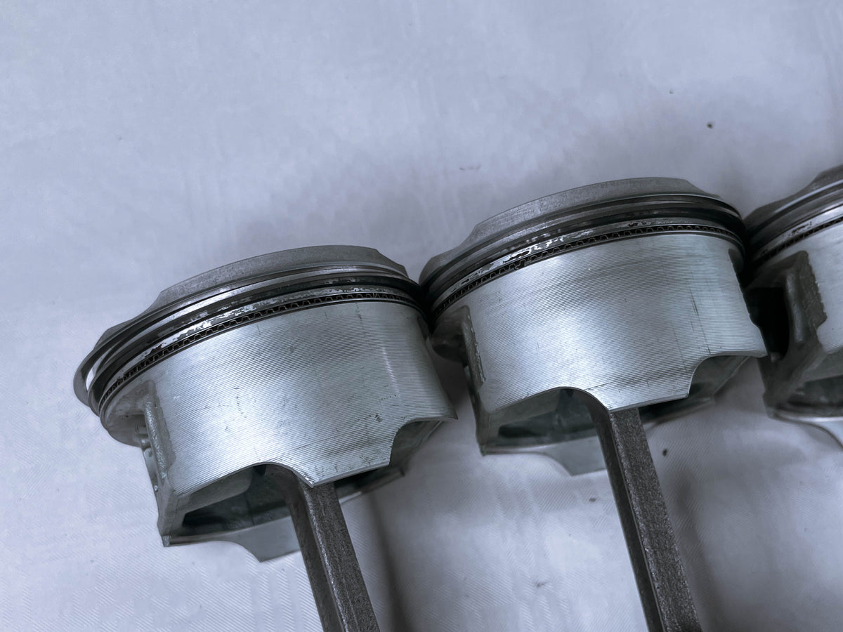 Honda CBR1100XX Super Blackbird Motor Engine Pistons Con Rods OEM Used 2004