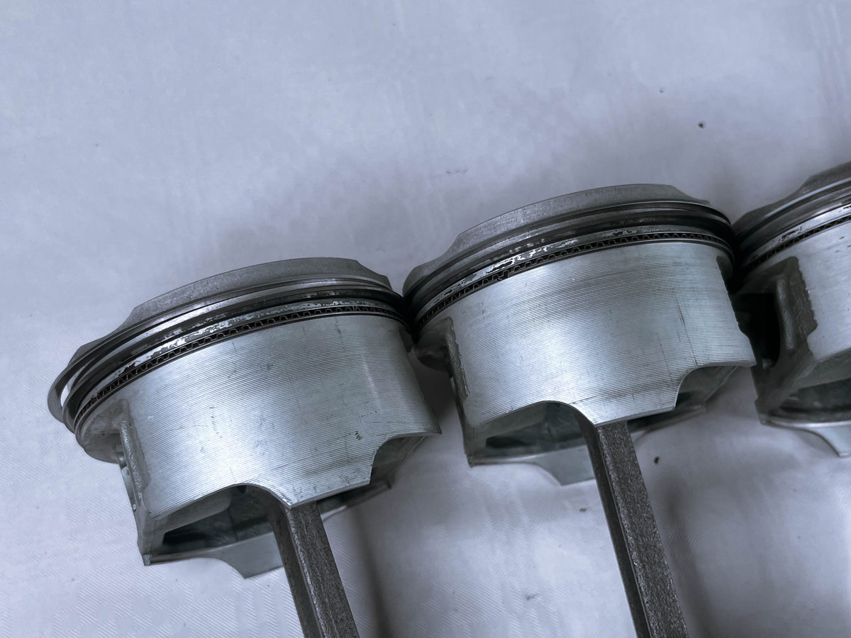 Honda CBR1100XX Super Blackbird Motor Engine Pistons Con Rods OEM Used 2004