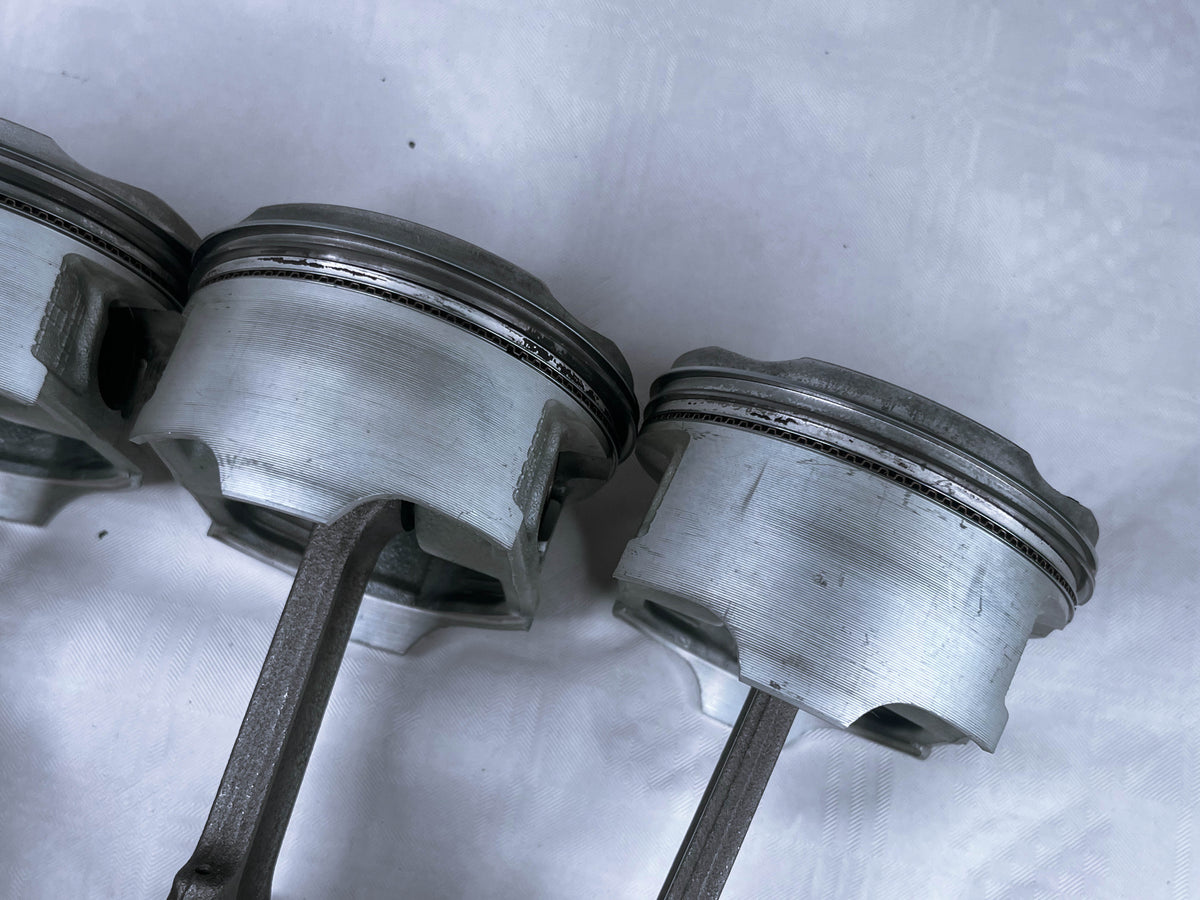 Honda CBR1100XX Super Blackbird Motor Engine Pistons Con Rods OEM Used 2004
